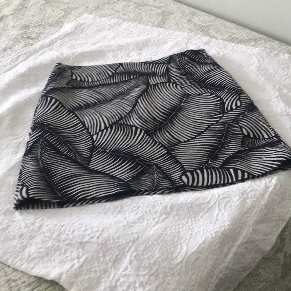 Ann Taylor lined mini skirt size 6.